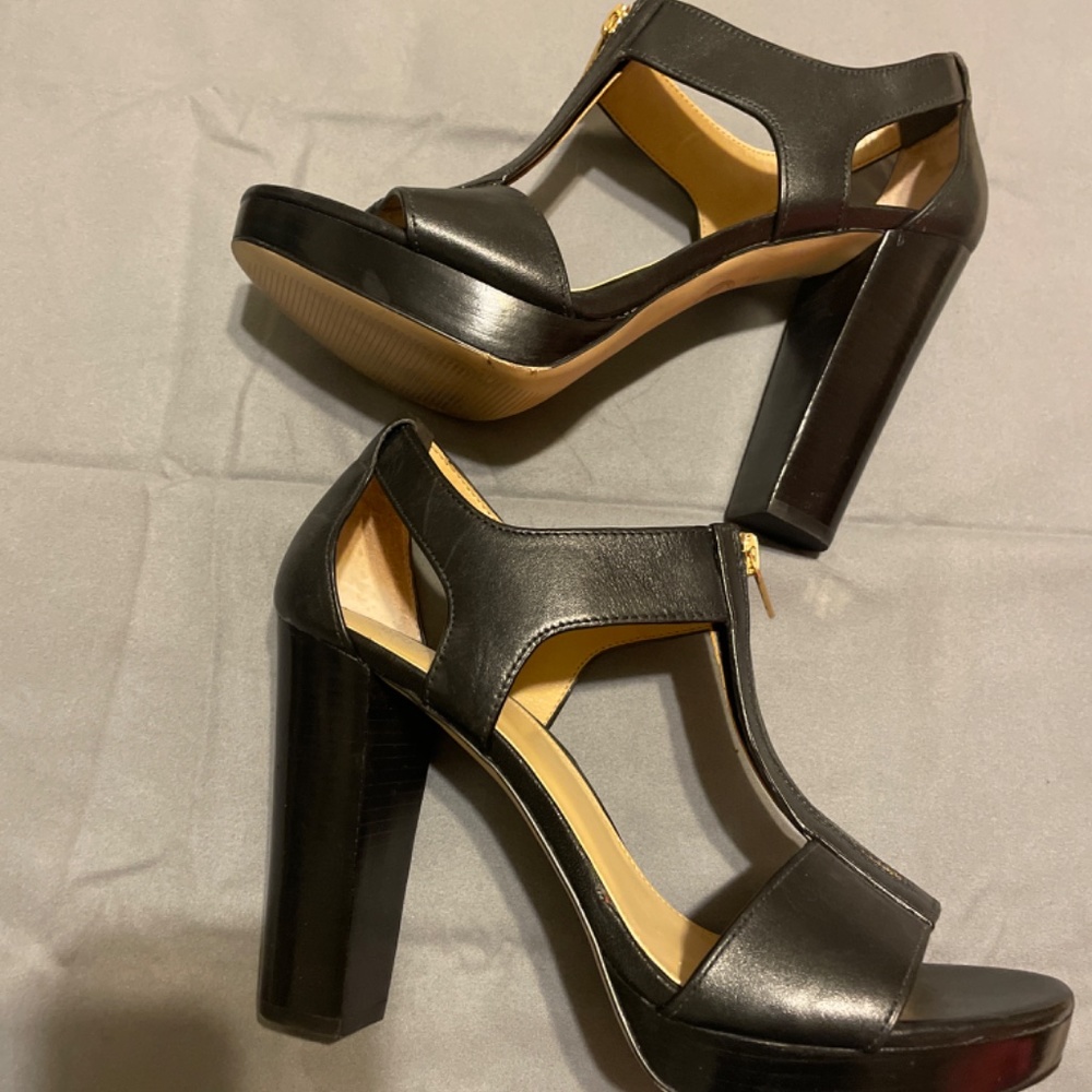 Micheal Kors heels - Picture 2 of 2
